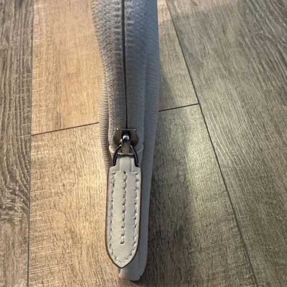 Tumi | Cream Leather Laptop Sleeve - Picture 4 of 10